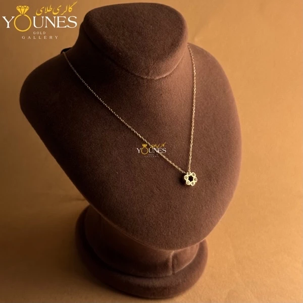 گردنبند طلا گل نگینی